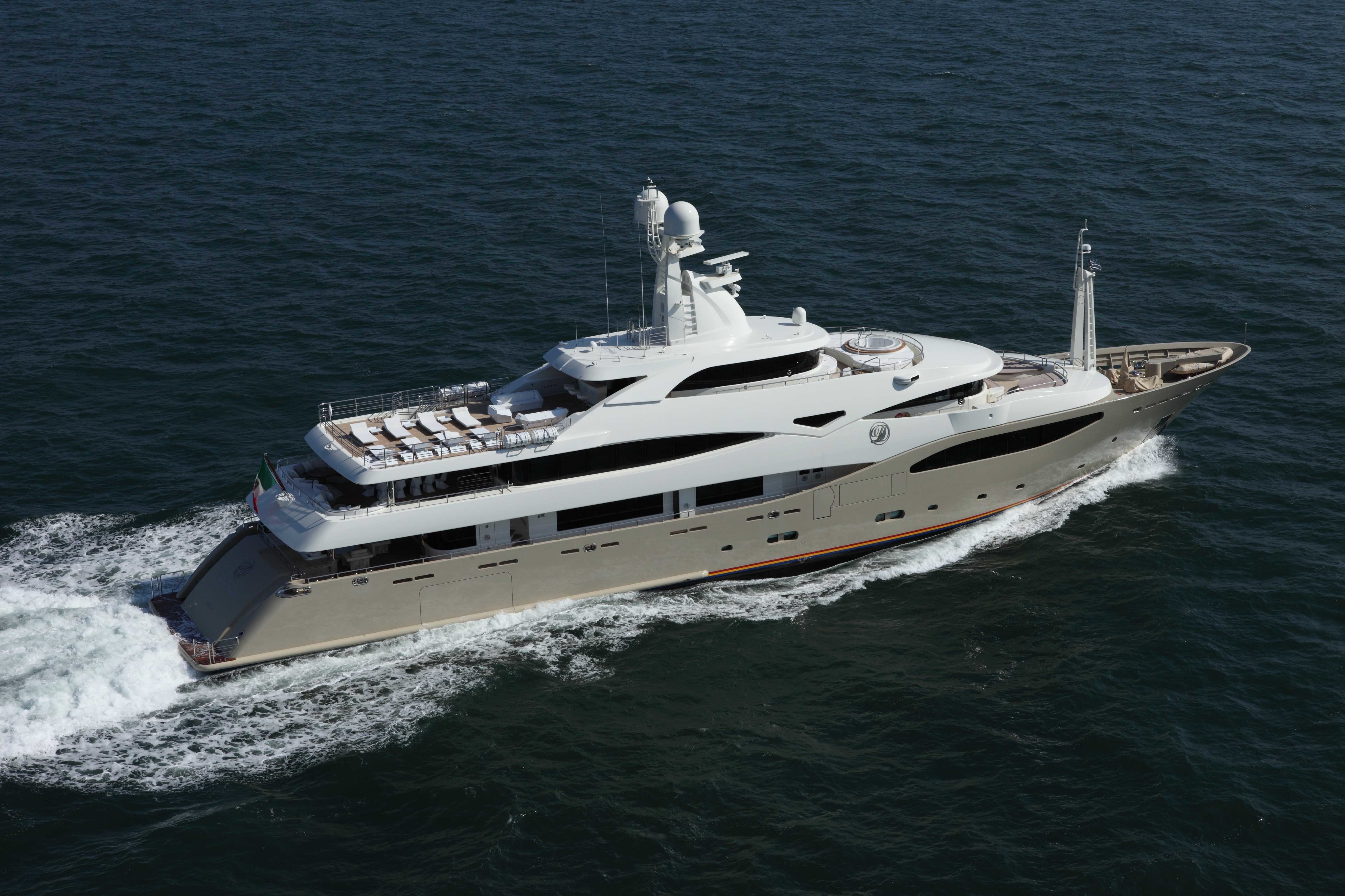 Yacht LIGHT HOLIC, CRN CHARTERWORLD Luxury Superyacht Charters